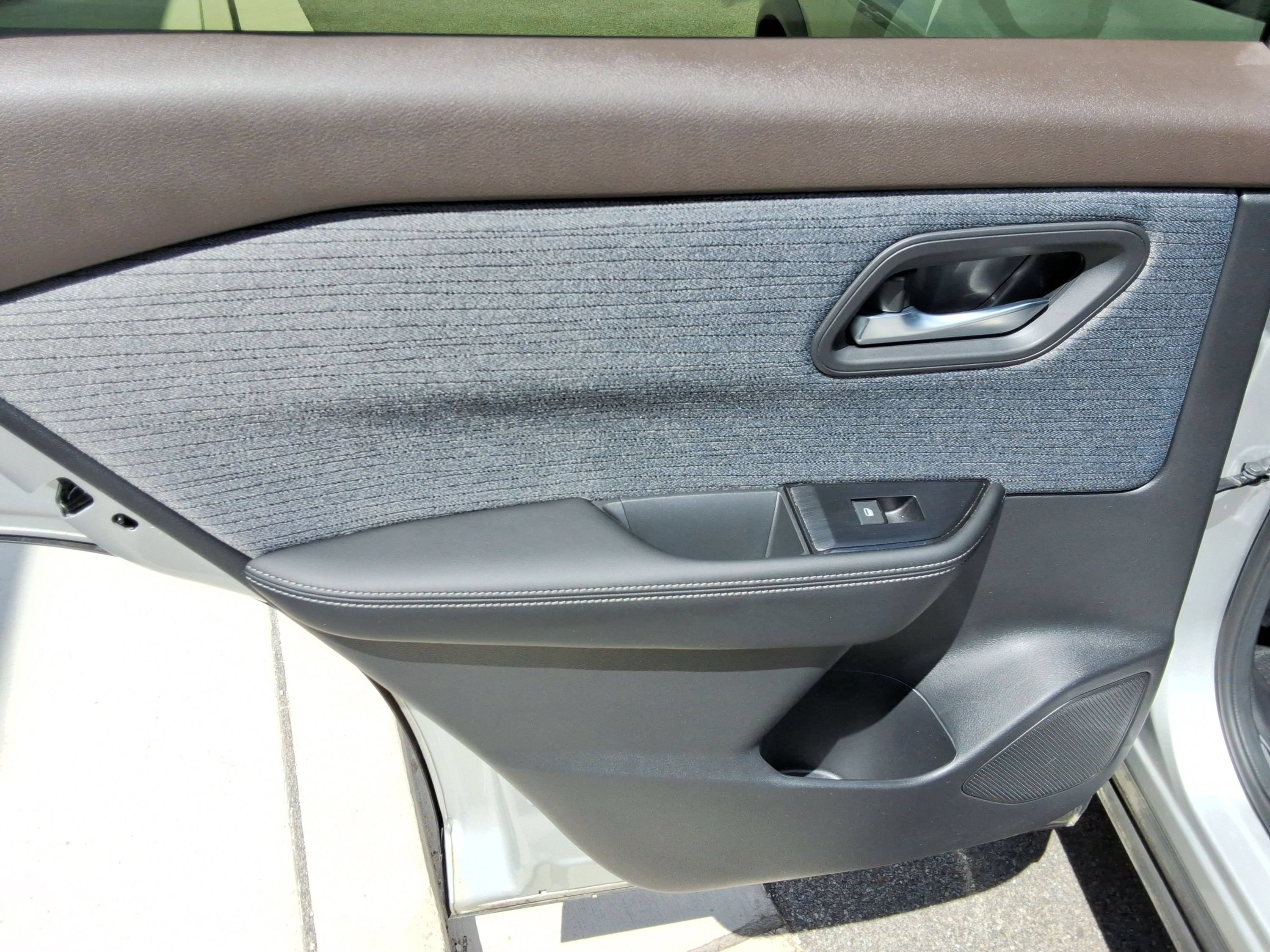 Used 2023 Nissan Rogue SV AWD/4WD image 23