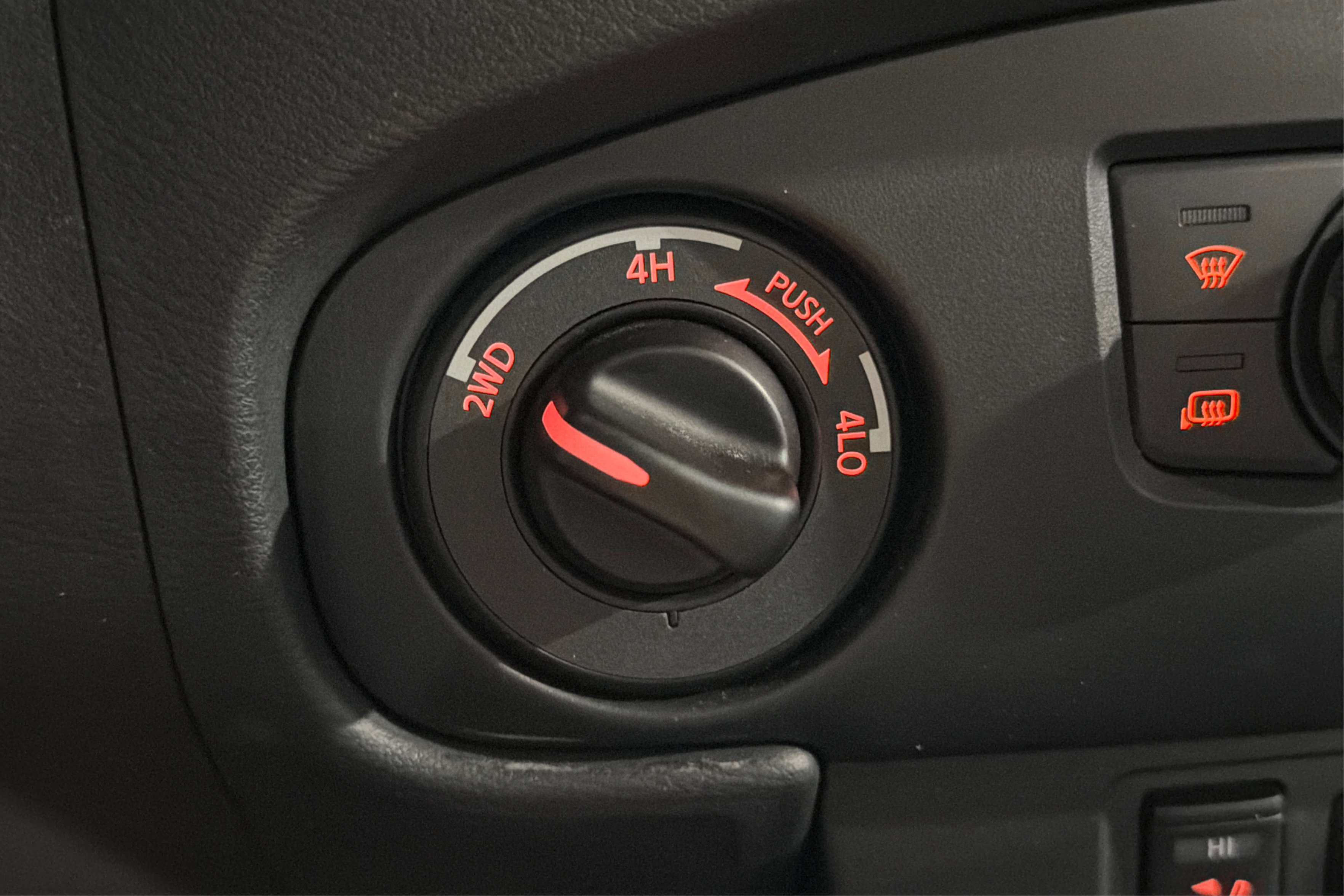 Used 2022 Nissan Frontier SV AWD/4WD image 32