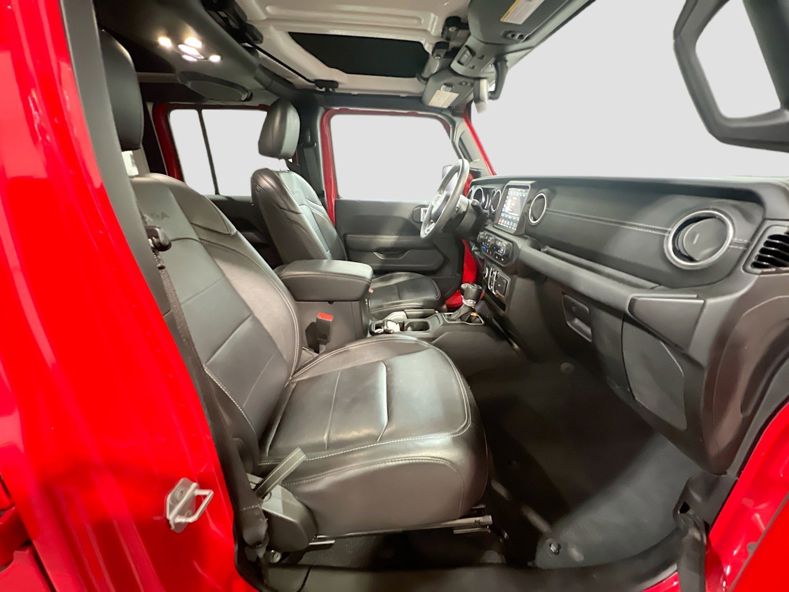 Used 2023 Jeep Wrangler Sahara image 21