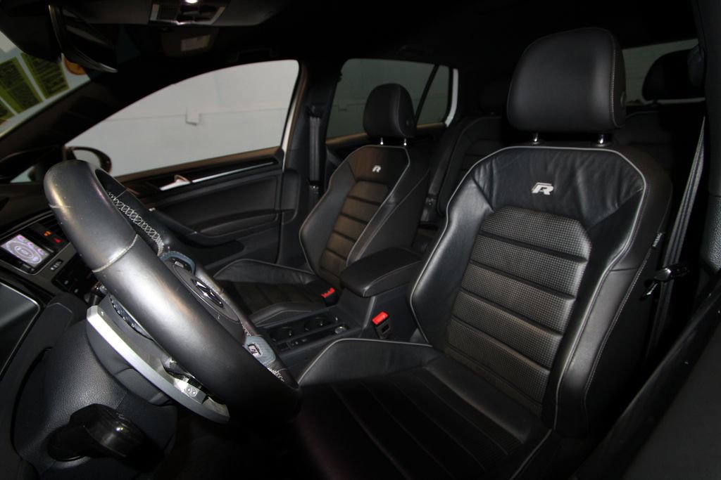 Used 2019 Volkswagen Golf R 4-Door image 4