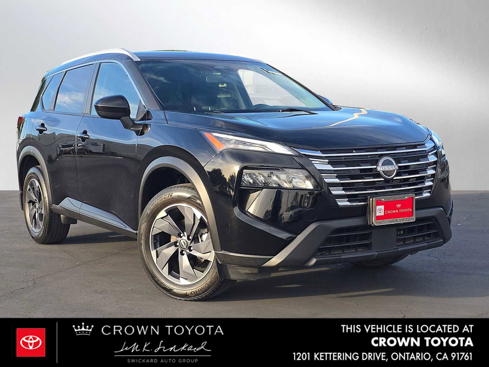 Used 2024 Nissan Rogue SV w/ SV Premium Package image 1