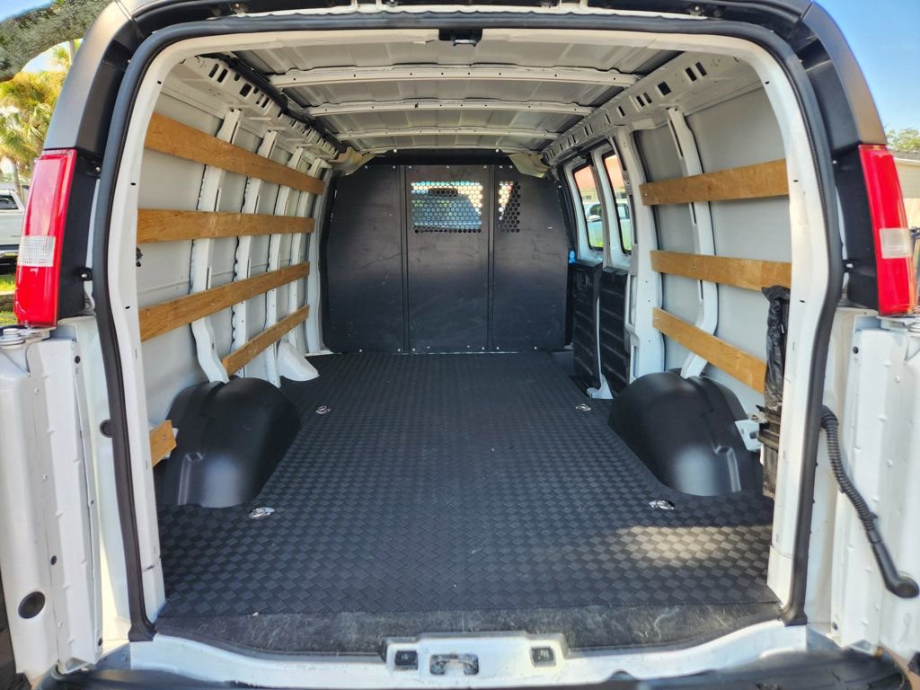 Used 2023 GMC Savana 2500 w/ Driver Convenience Package image 11