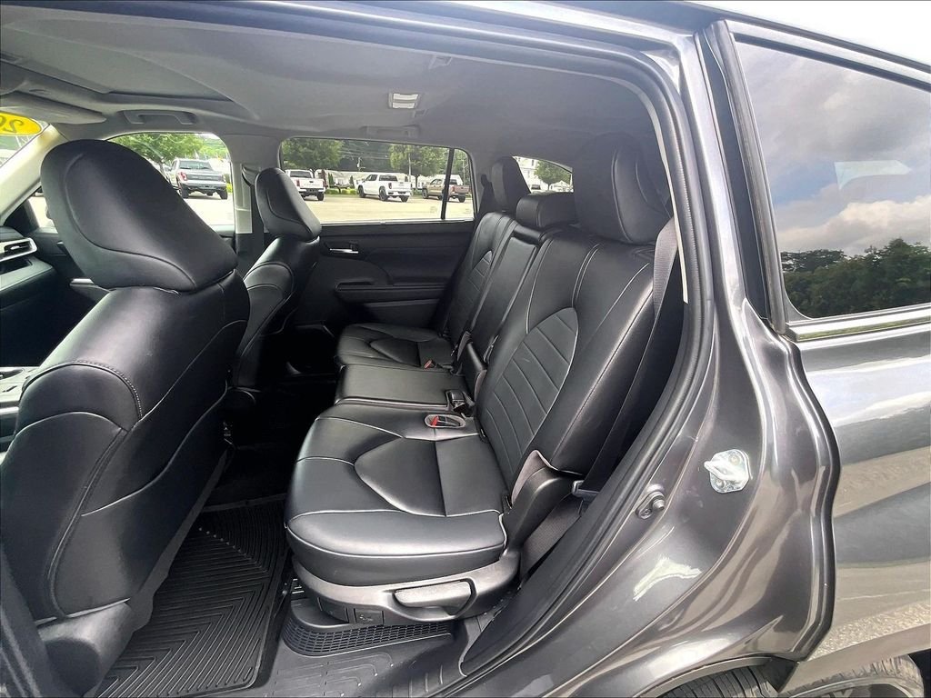 Used 2023 Toyota Highlander XLE AWD/4WD image 15