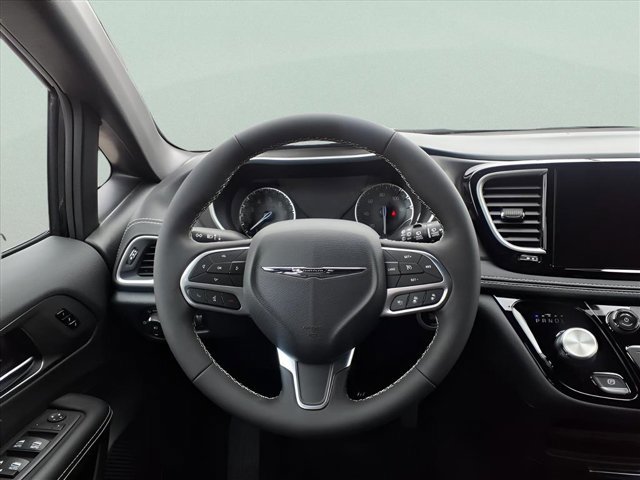 New 2026 Chrysler Pacifica Select image 11