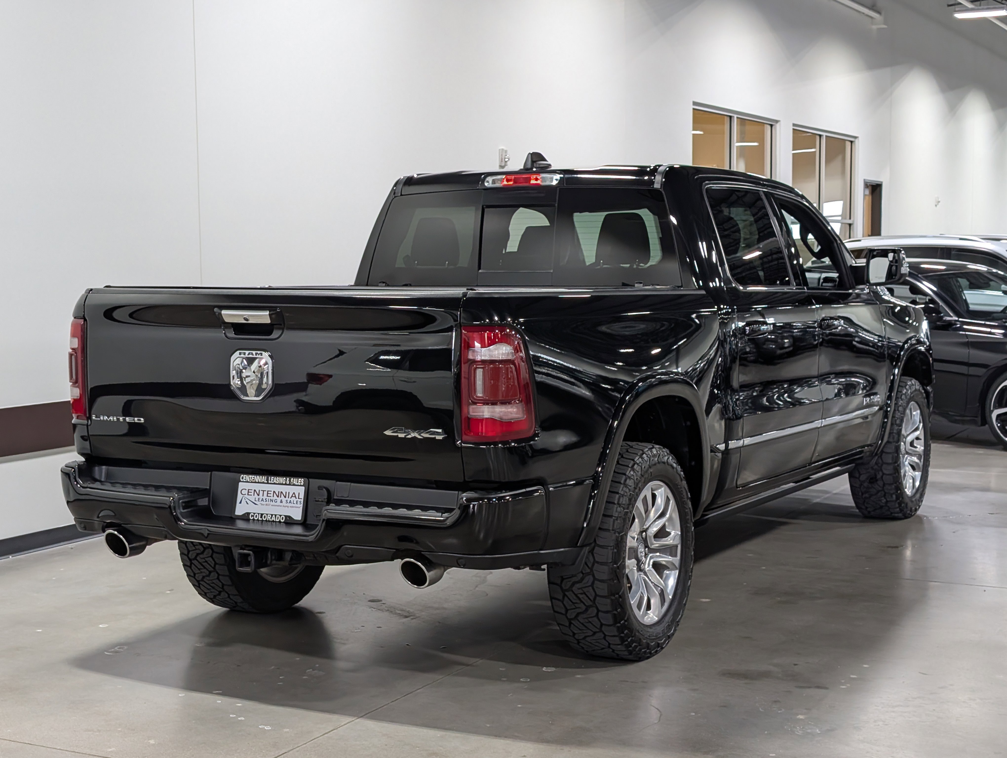 Used 2022 RAM 1500 Limited w/ Body Color Bumper Group image 3