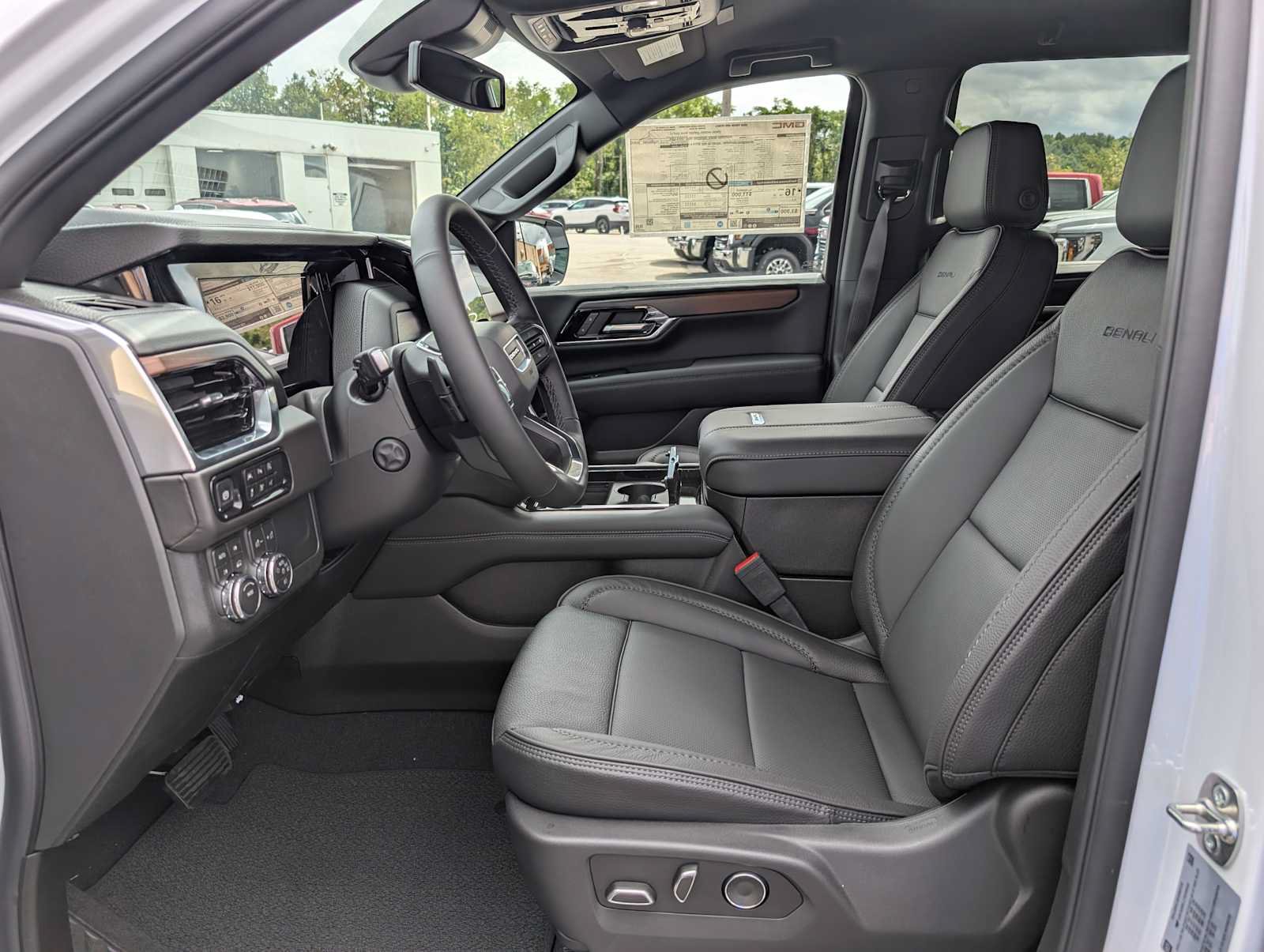 New 2026 GMC Yukon Denali AWD/4WD image 4