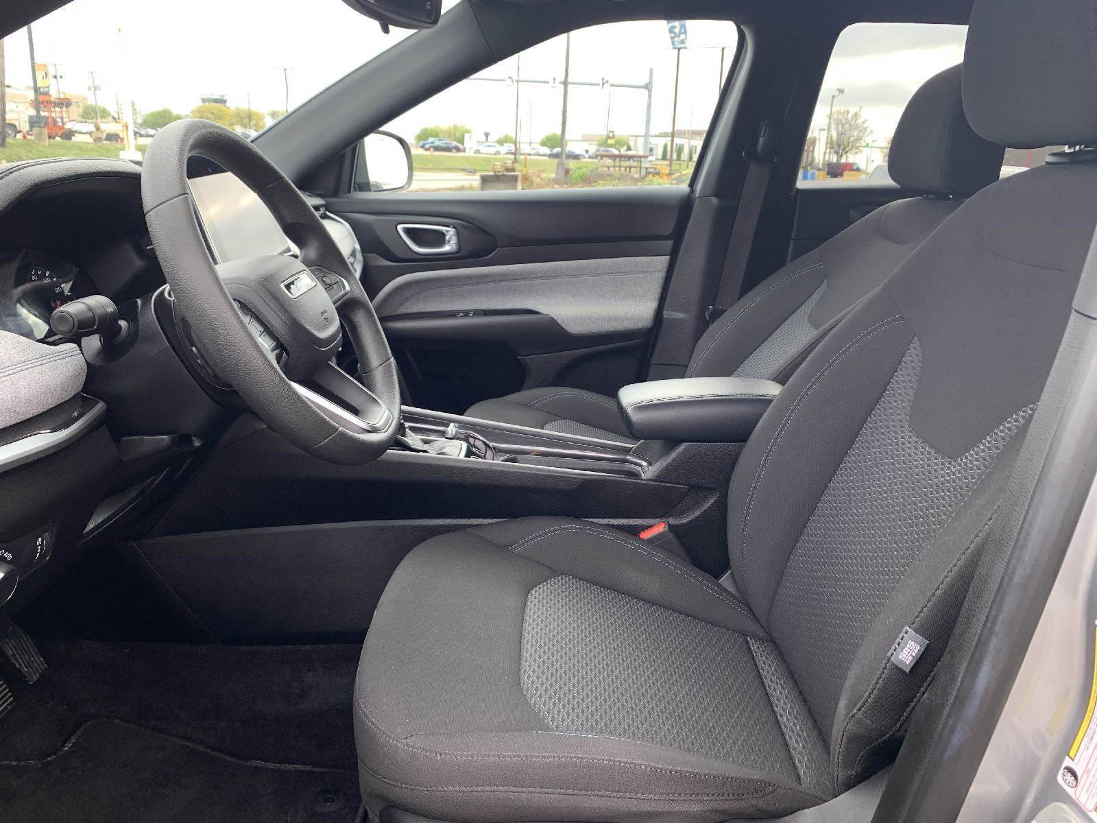 Used 2024 Jeep Compass Sport AWD/4WD image 11