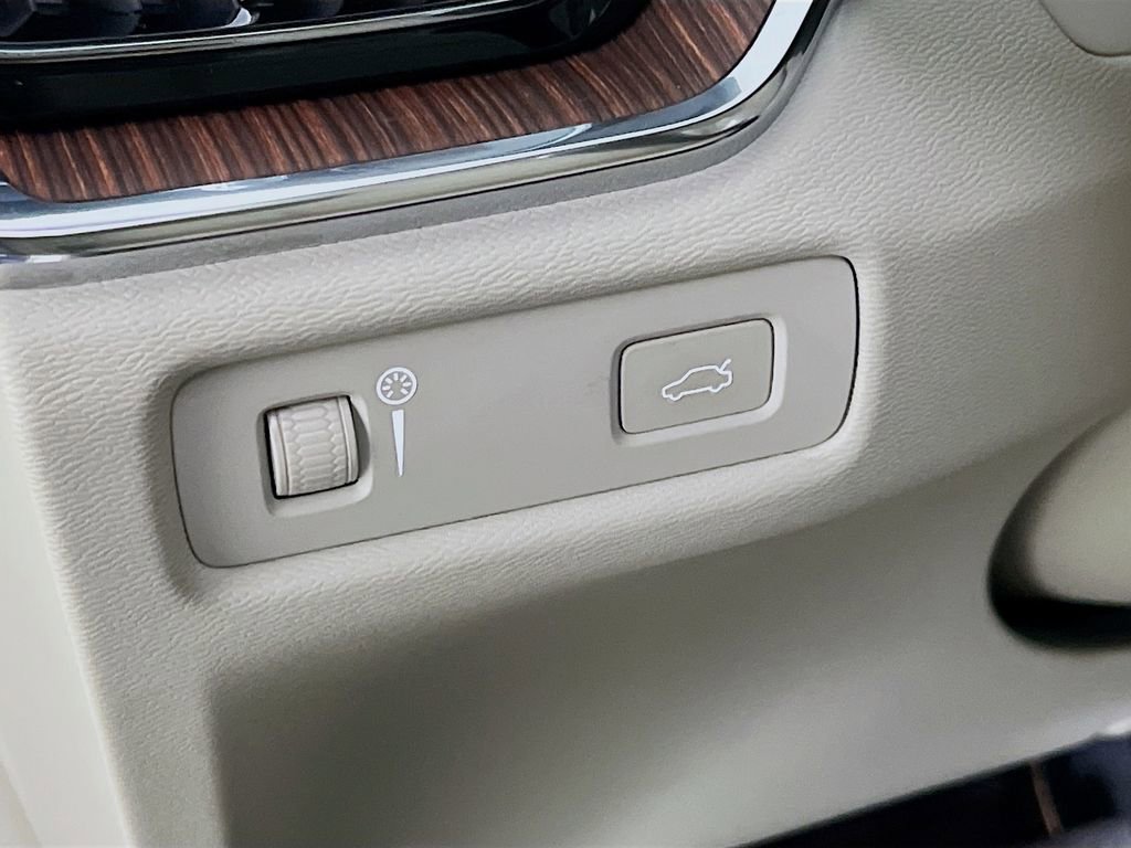 Used 2021 Volvo V60 T5 Momentum w/ Climate Package image 10