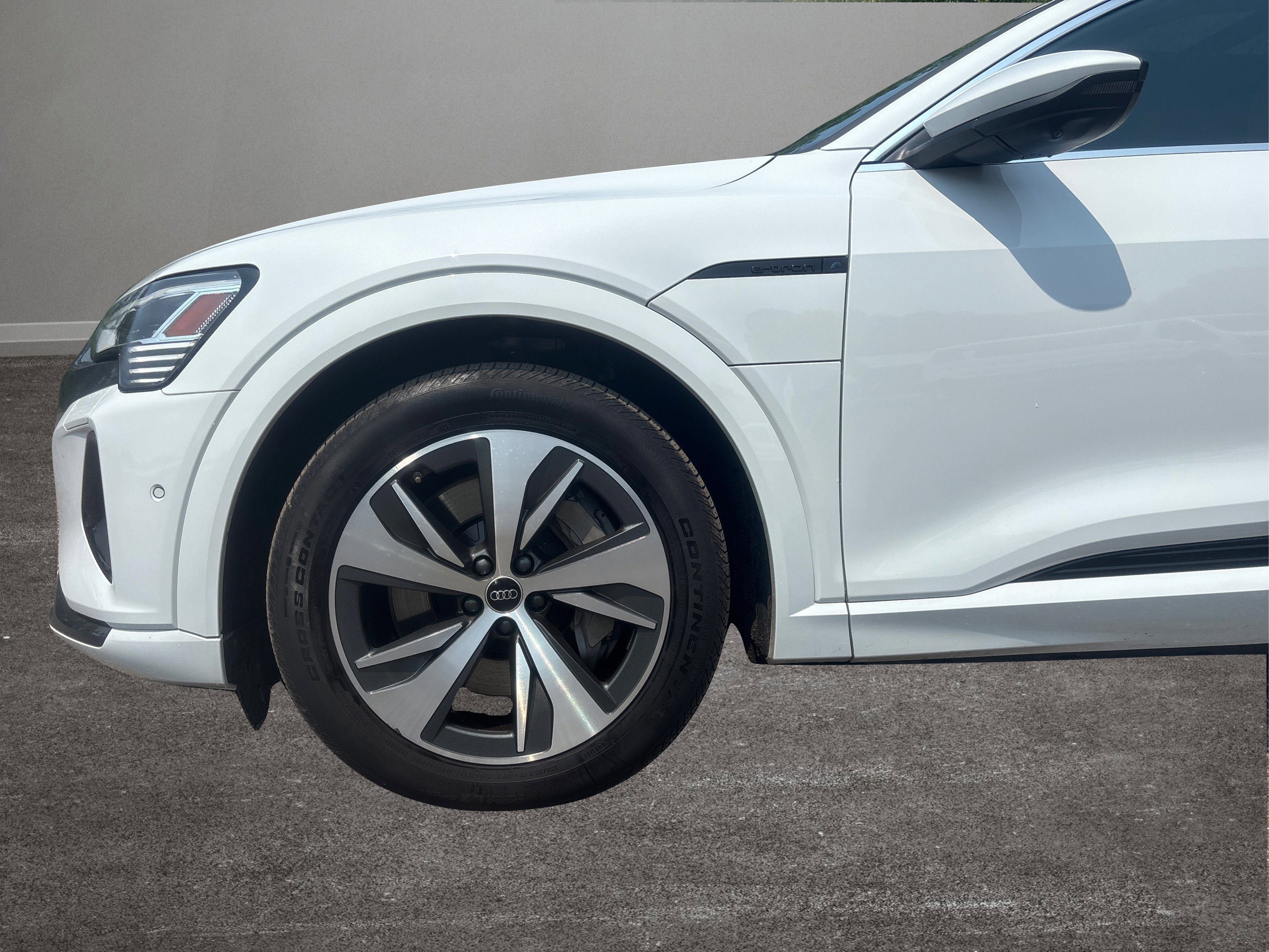 Used 2024 Audi Q8 e-tron Premium Plus w/ Premium Plus Package image 34