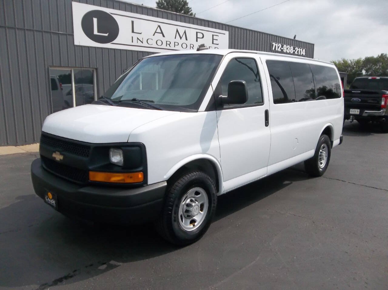 Used 2016 Chevrolet Express 3500 LS RWD image 9