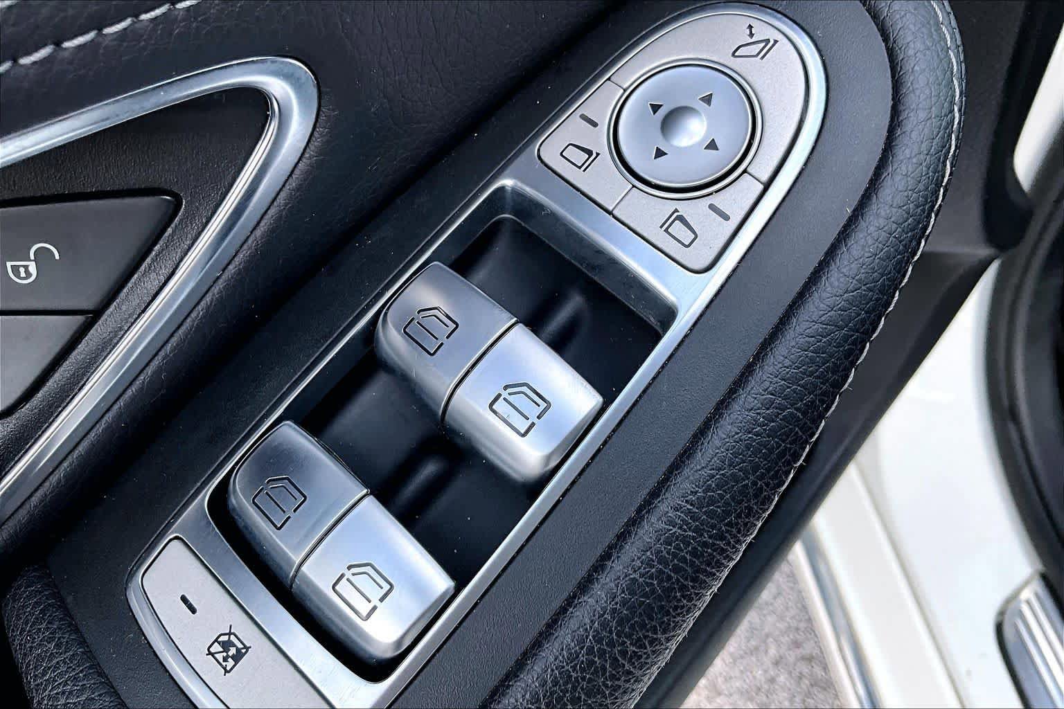 Used 2015 Mercedes-Benz C 300 Sedan image 34