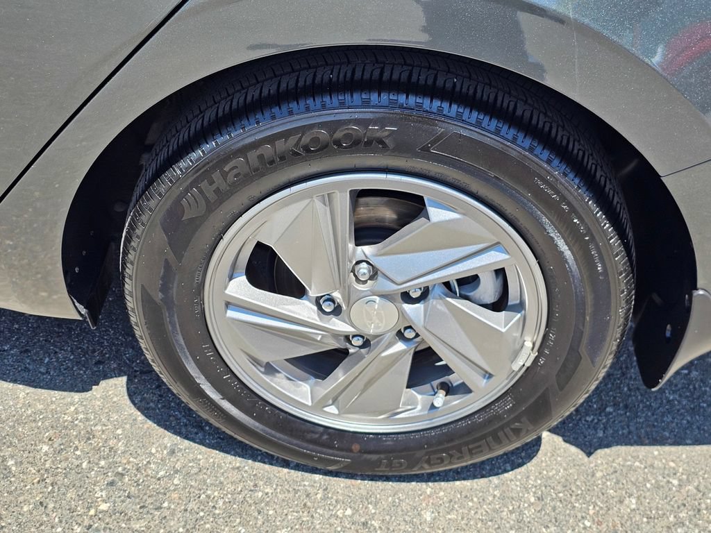 Certified 2025 Hyundai Elantra SE FWD image 8