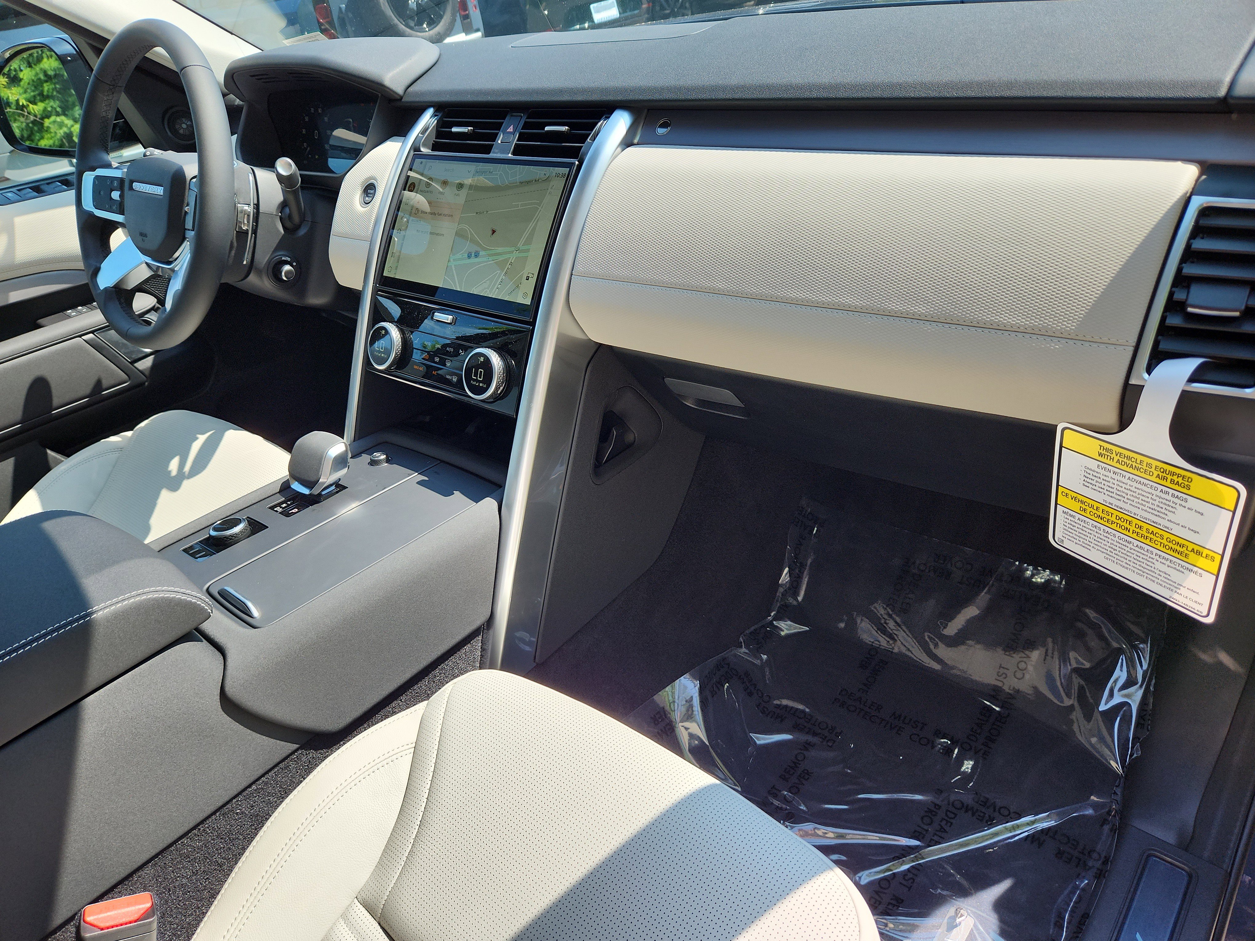 New 2025 Land Rover Discovery Dynamic SE image 29