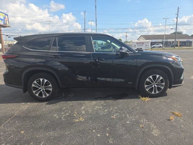 Used 2024 Toyota Highlander XLE AWD/4WD image 9