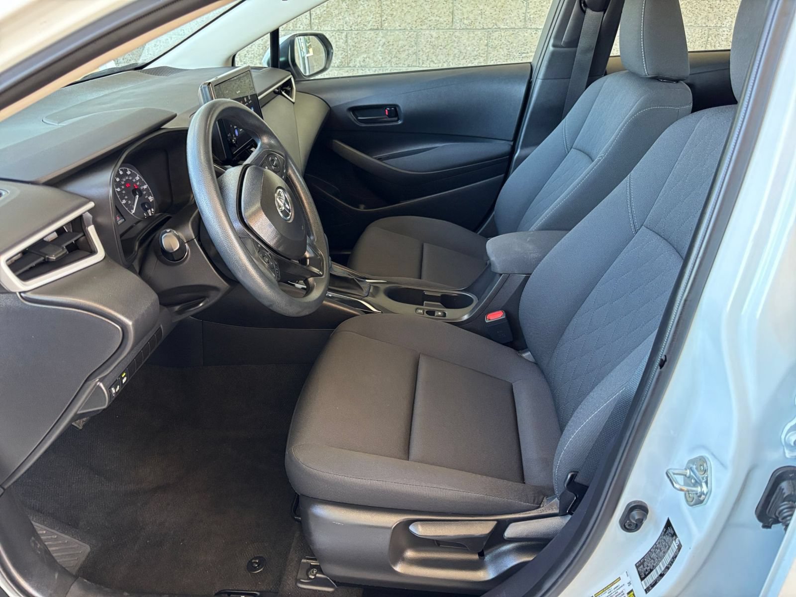 Used 2025 Toyota Corolla LE FWD image 25