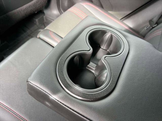 Used 2022 Chevrolet Equinox RS w/ LPO, Floor Liner Package image 11