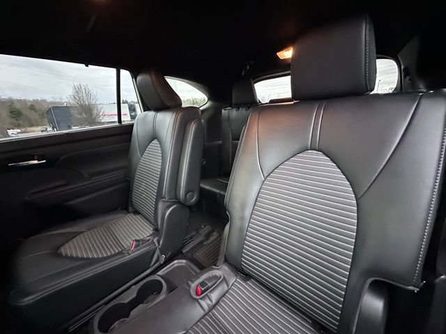 Used 2022 Toyota Highlander XSE image 11