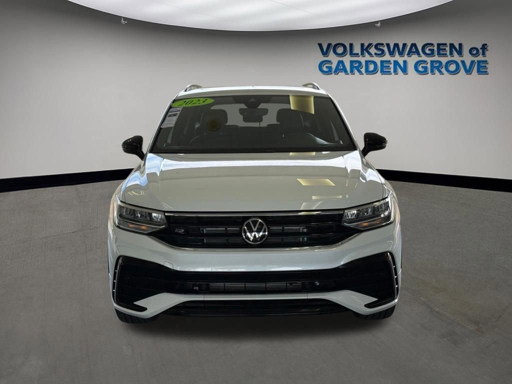 Used 2023 Volkswagen Tiguan SE R-Line FWD image 3
