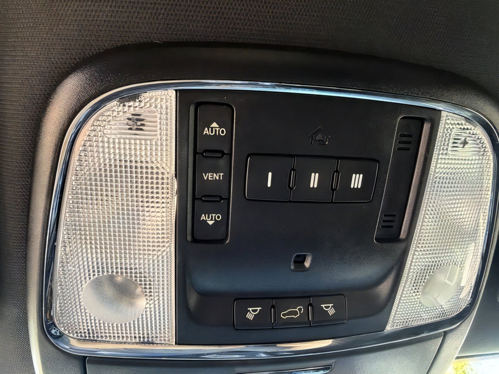 Used 2015 Jeep Grand Cherokee Altitude image 29