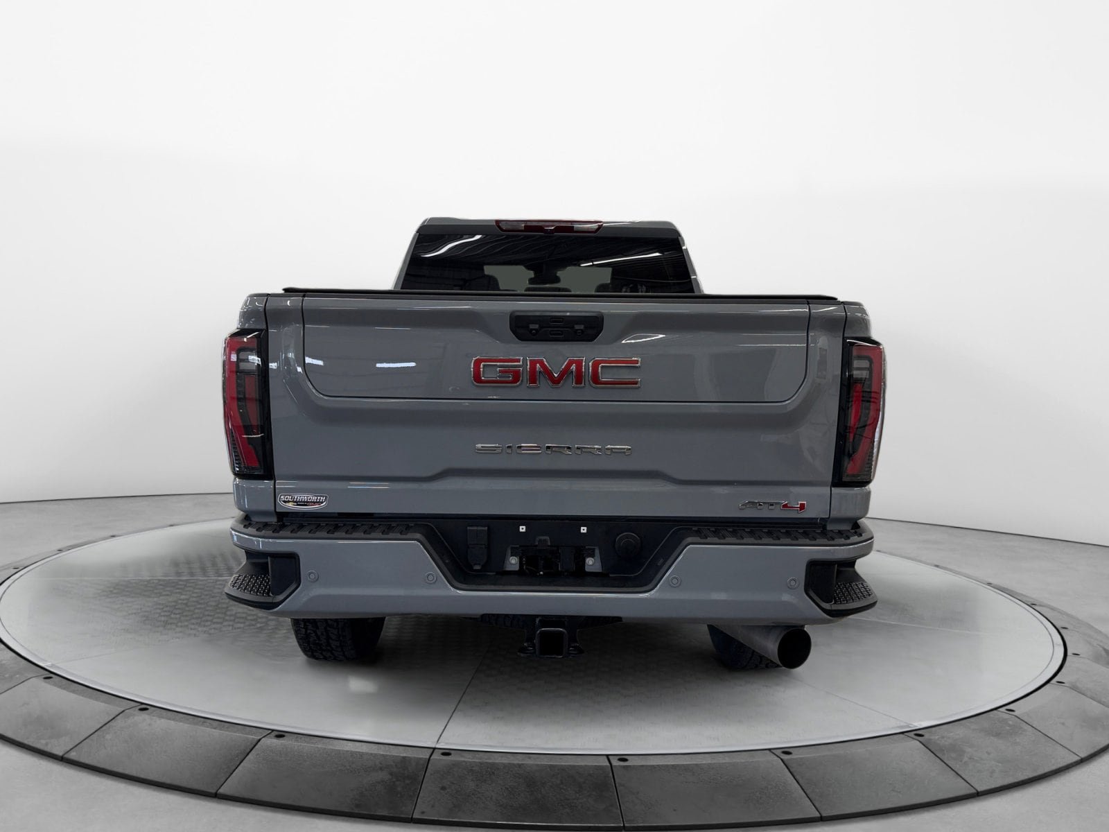 Used 2024 GMC Sierra 2500 AT4 AWD/4WD image 6