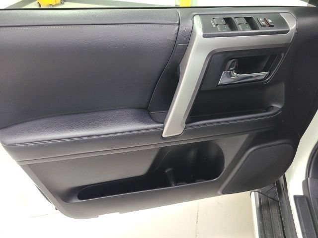 Certified 2020 Toyota 4Runner SR5 Premium w/ Moonroof Package AWD/4WD image 25