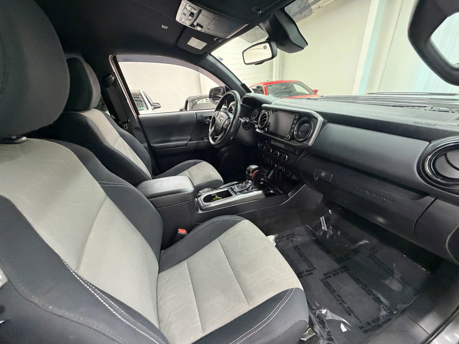 Used 2021 Toyota Tacoma TRD Sport w/ Technology Package AWD/4WD image 21