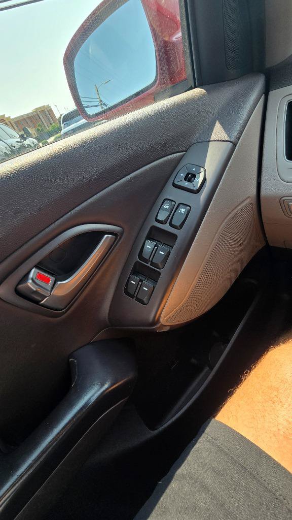 Used 2015 Hyundai Tucson SE AWD/4WD image 19