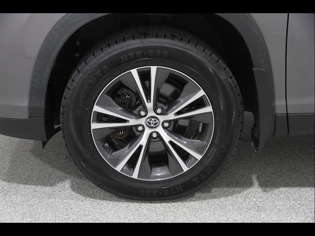 Used 2019 Toyota Highlander LE AWD/4WD image 21