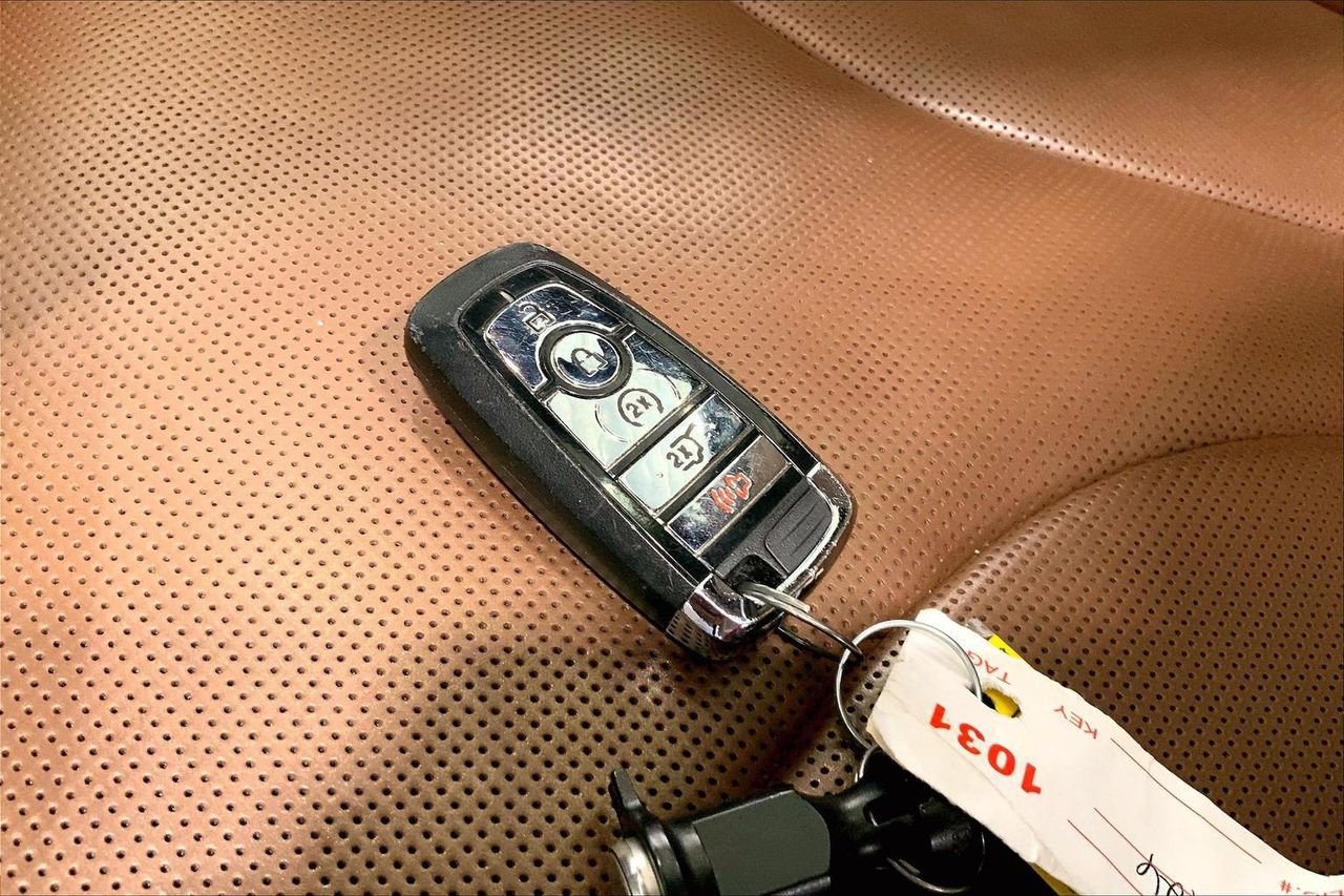 Used 2023 Lincoln Nautilus Reserve w/ Monochromatic Package image 11