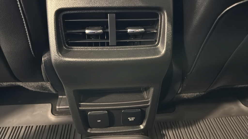 Used 2020 Ford Edge Titanium AWD/4WD image 26