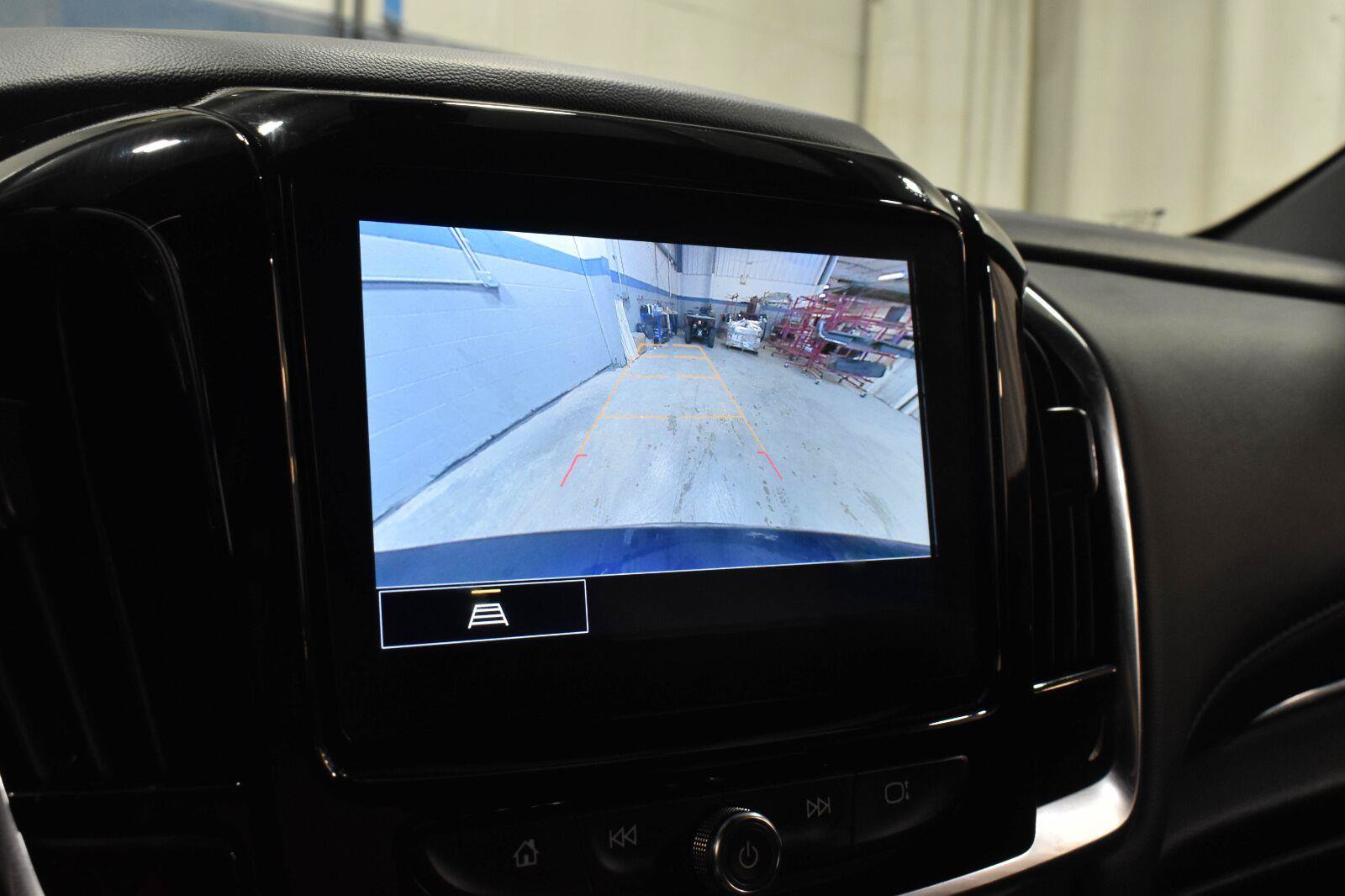 Used 2023 Chevrolet Traverse LT FWD image 18
