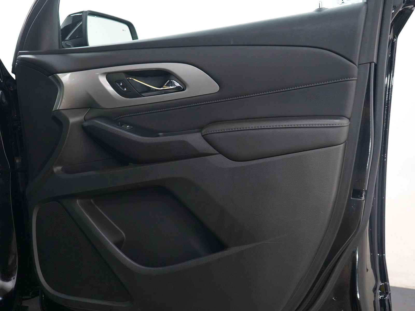 Used 2023 Chevrolet Traverse LT FWD image 9