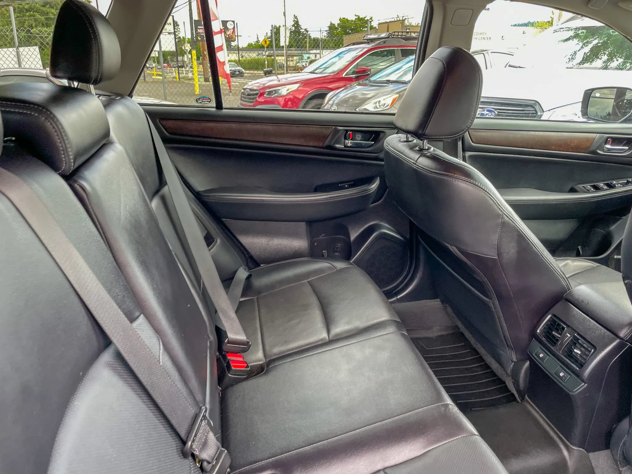 Used 2017 Subaru Outback 2.5i Limited AWD/4WD image 36