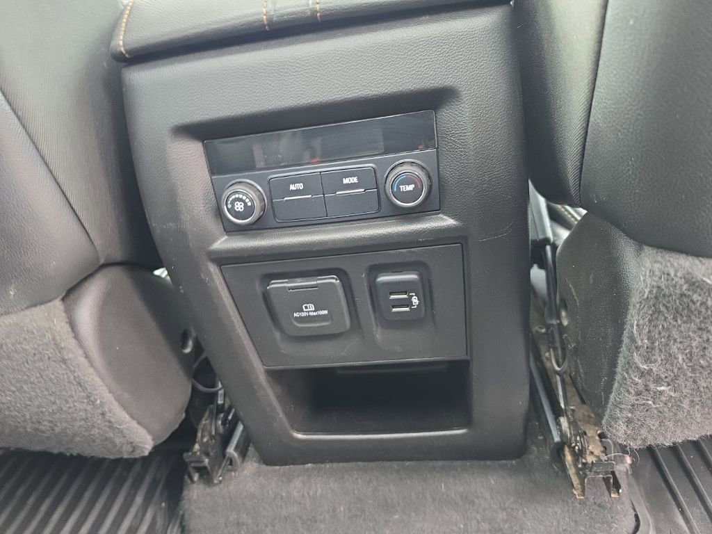 Used 2018 Chevrolet Traverse LT image 32