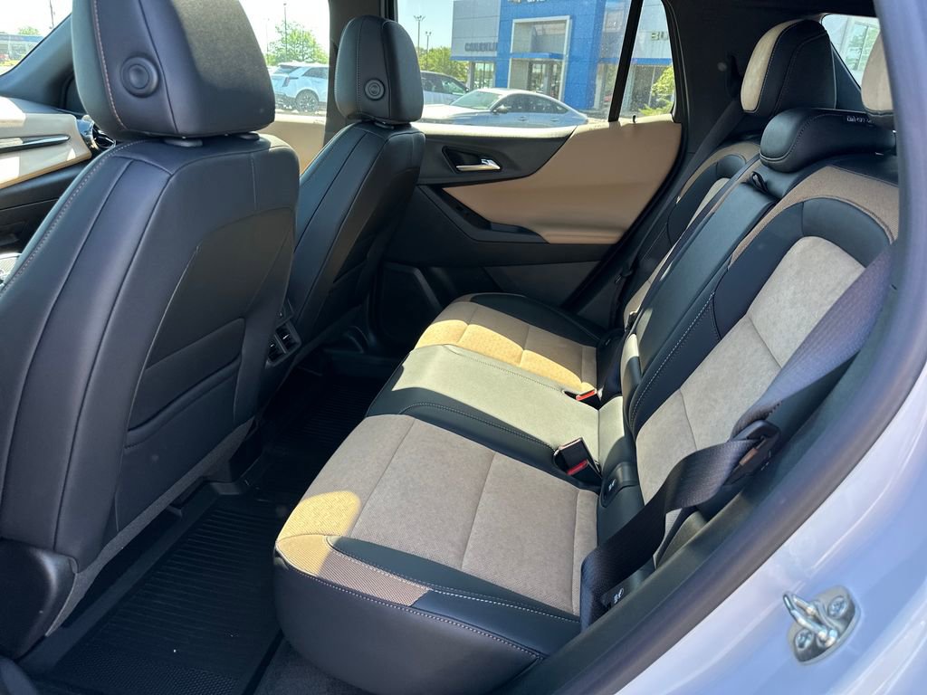 New 2026 Chevrolet Equinox ACTIV w/ Convenience Package III AWD/4WD image 17