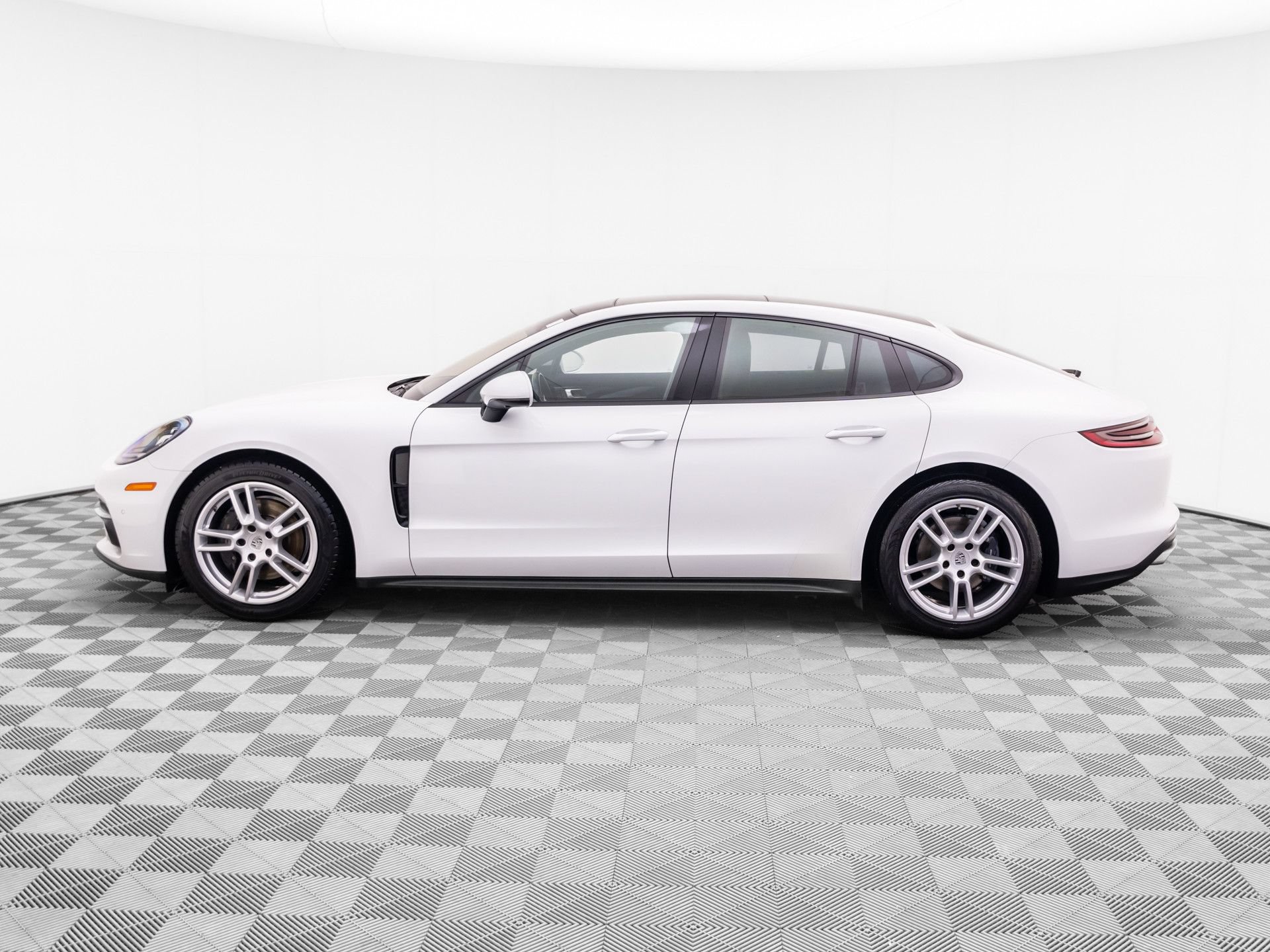 Used 2018 Porsche Panamera 4 AWD/4WD video 2
