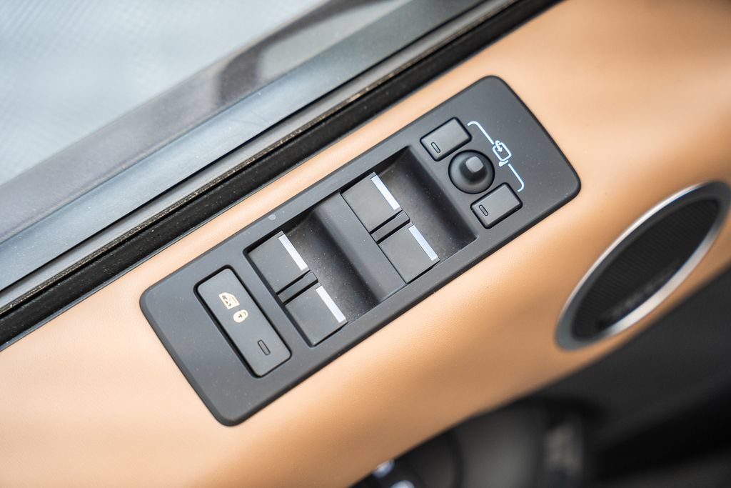 Used 2024 Land Rover Discovery Metropolitan Edition AWD/4WD image 44