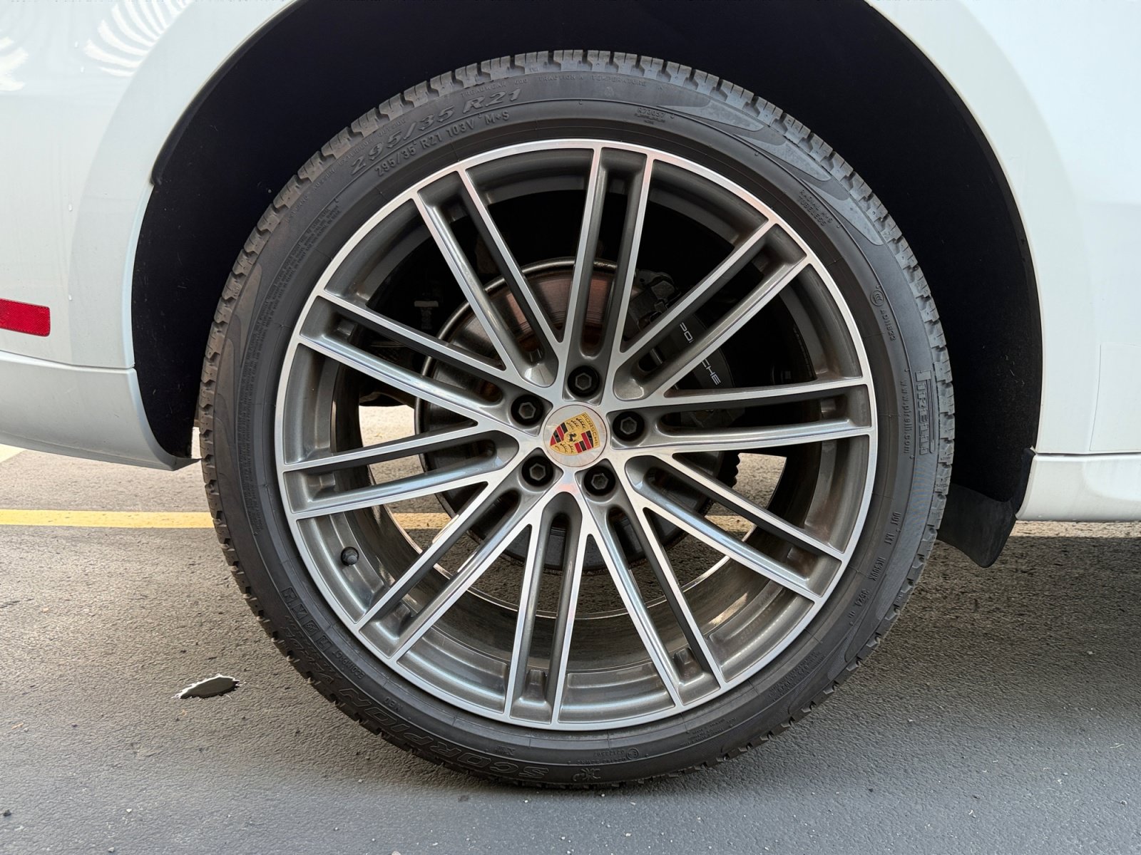 Used 2025 Porsche Macan AWD/4WD image 9