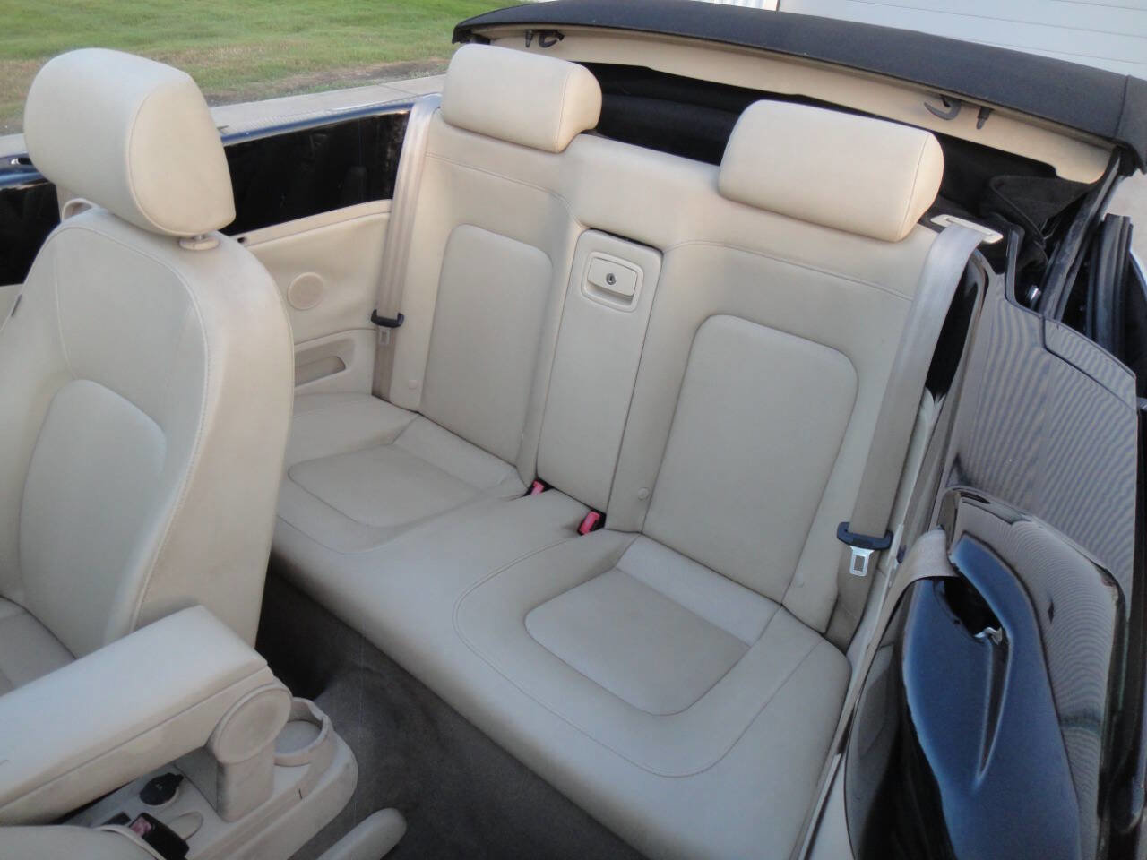 Used 2008 Volkswagen Beetle SE image 11