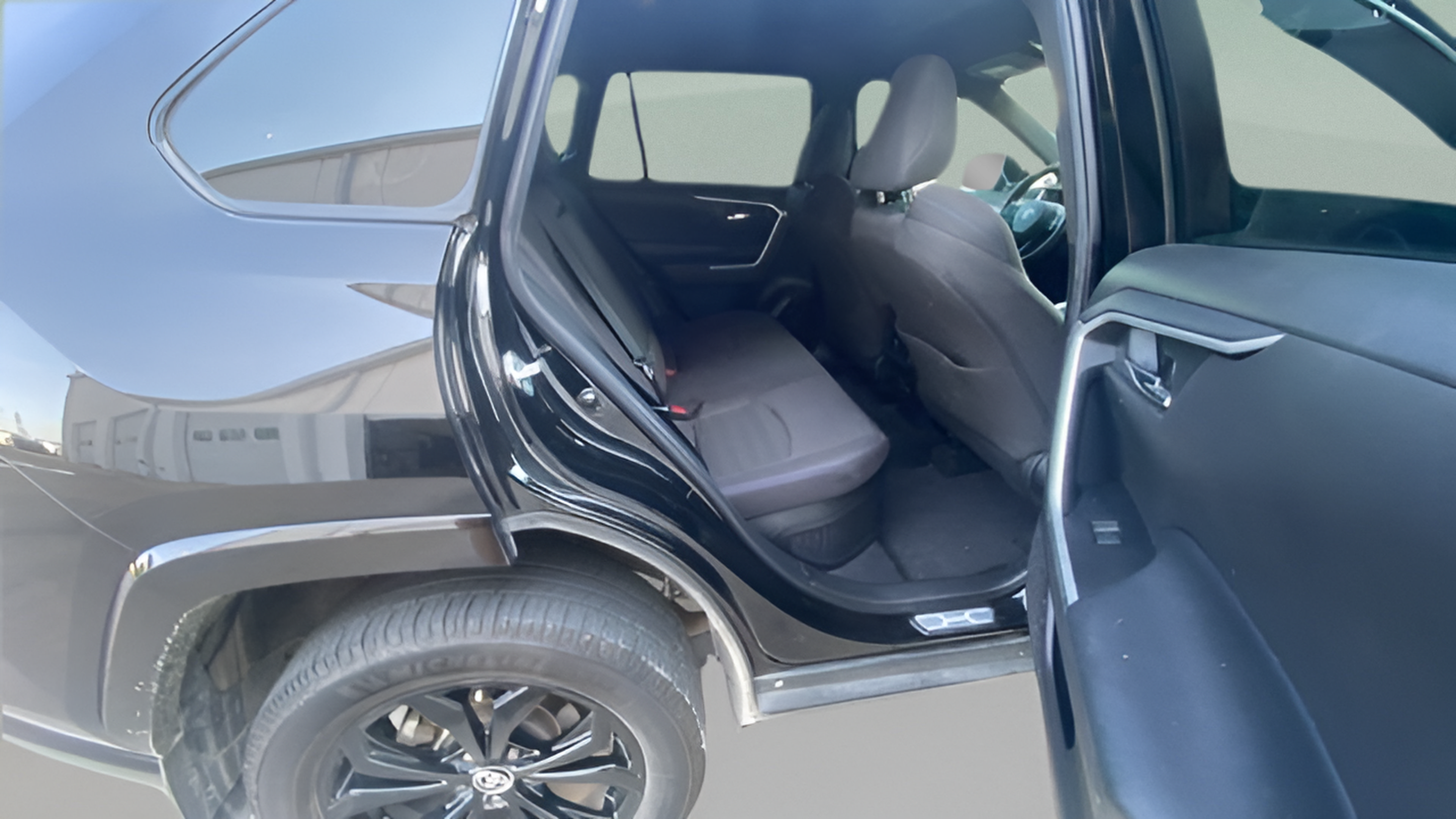 Used 2022 Toyota RAV4 SE AWD/4WD image 25
