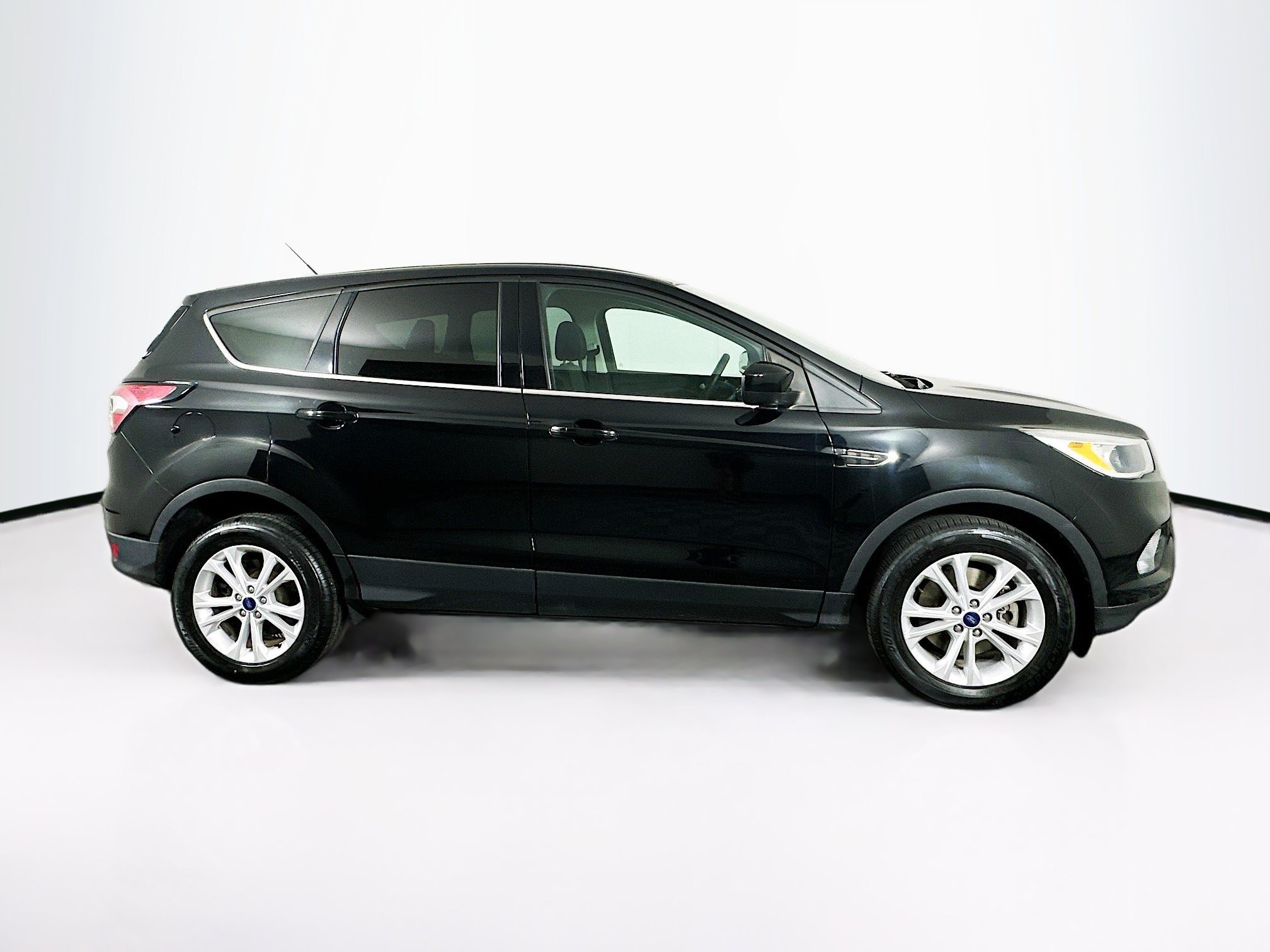 Used 2017 Ford Escape SE FWD image 10