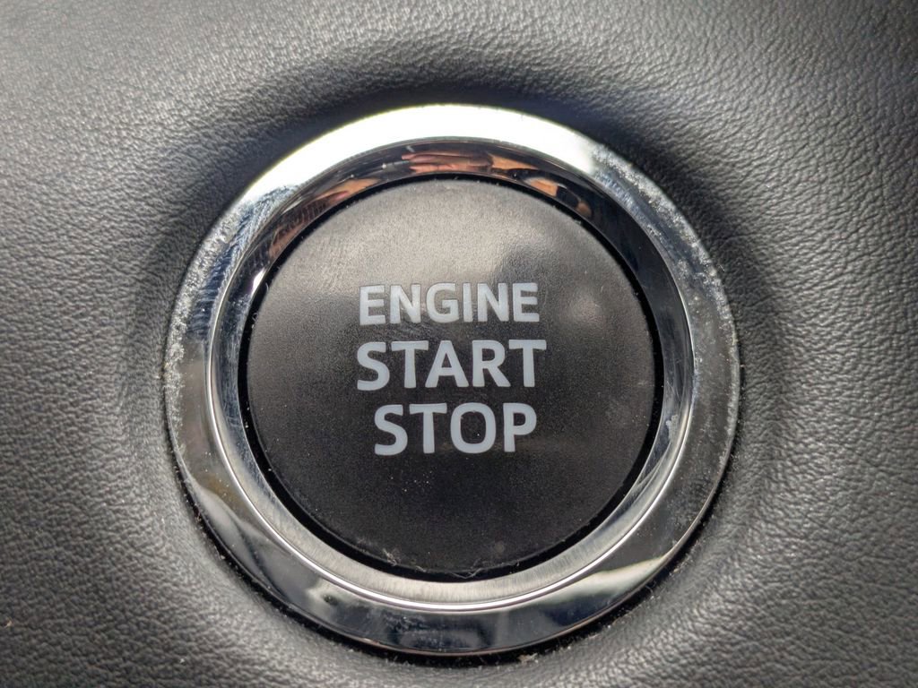 Used 2023 Toyota Highlander LE image 34