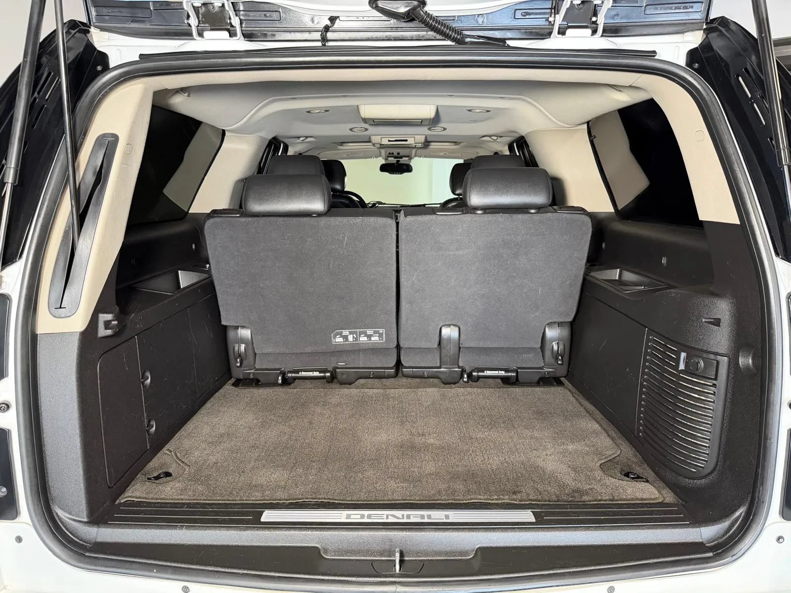 Used 2012 GMC Yukon XL Denali RWD image 15