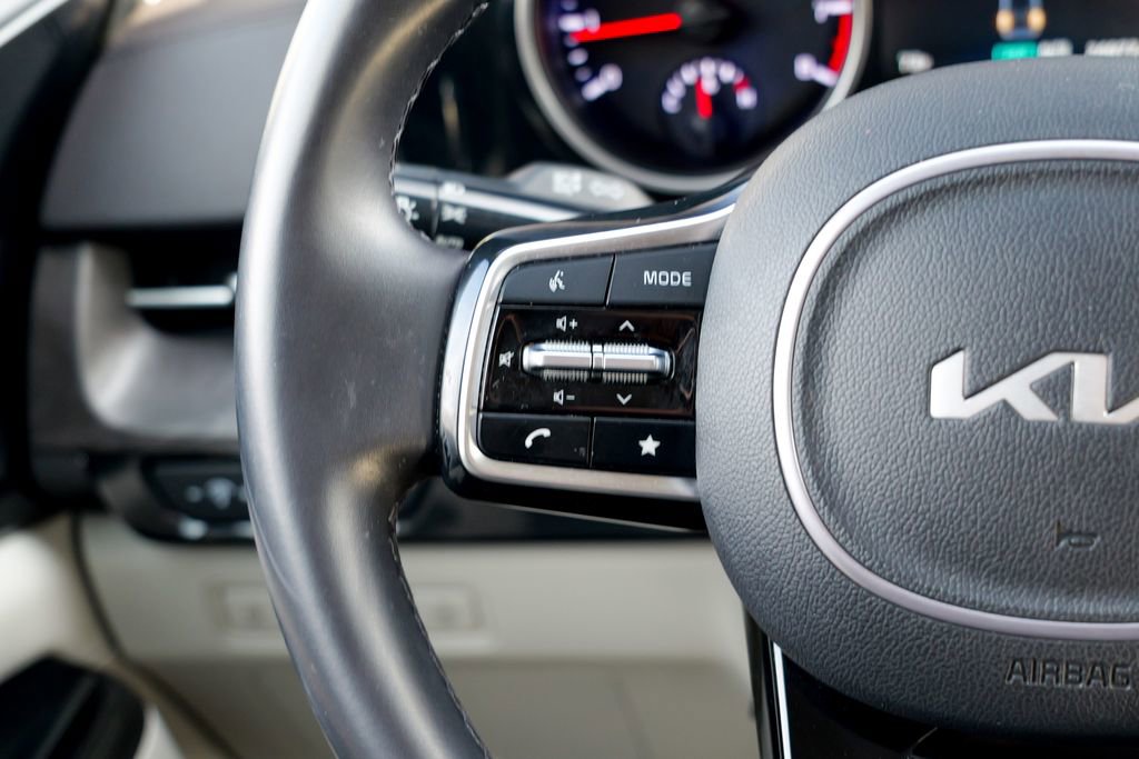 Used 2024 Kia Carnival EX image 44