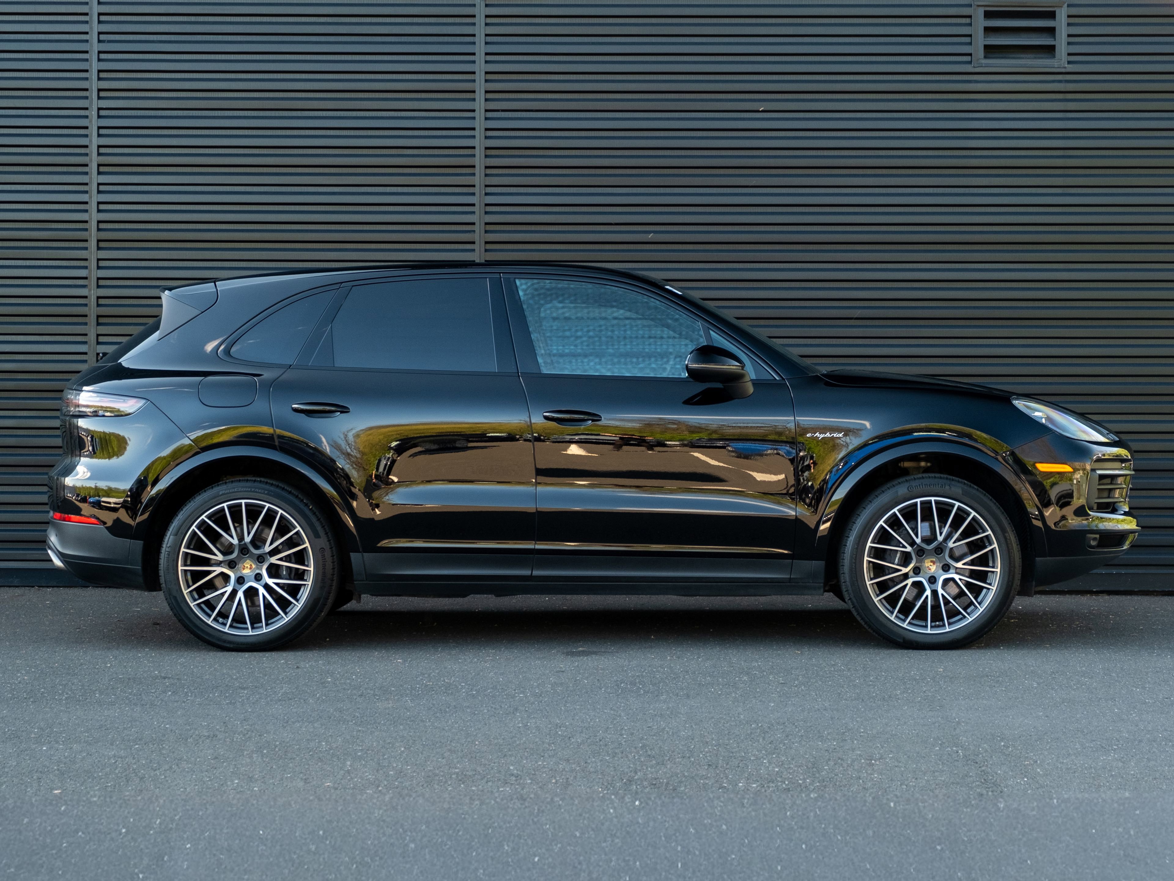 Certified 2022 Porsche Cayenne E-Hybrid AWD/4WD image 9