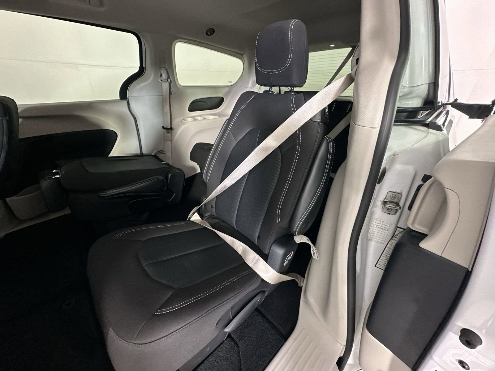 Used 2023 Chrysler Voyager LX FWD image 23