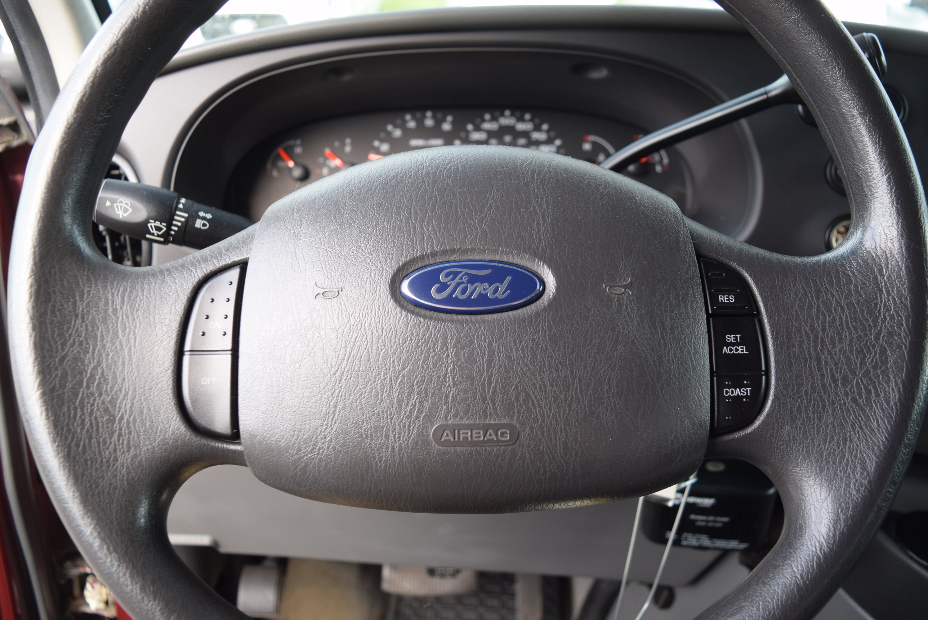 Used 2008 Ford E-350 and Econoline 350 Super Duty Wagon RWD image 13