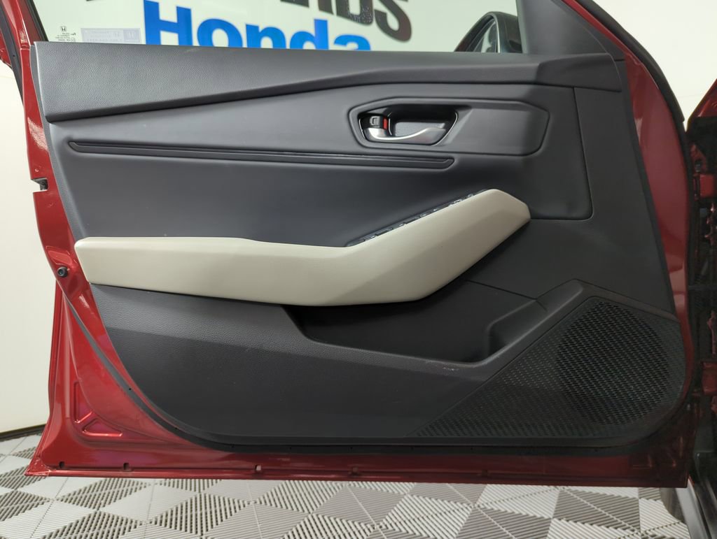 Certified 2025 Honda Accord SE image 9