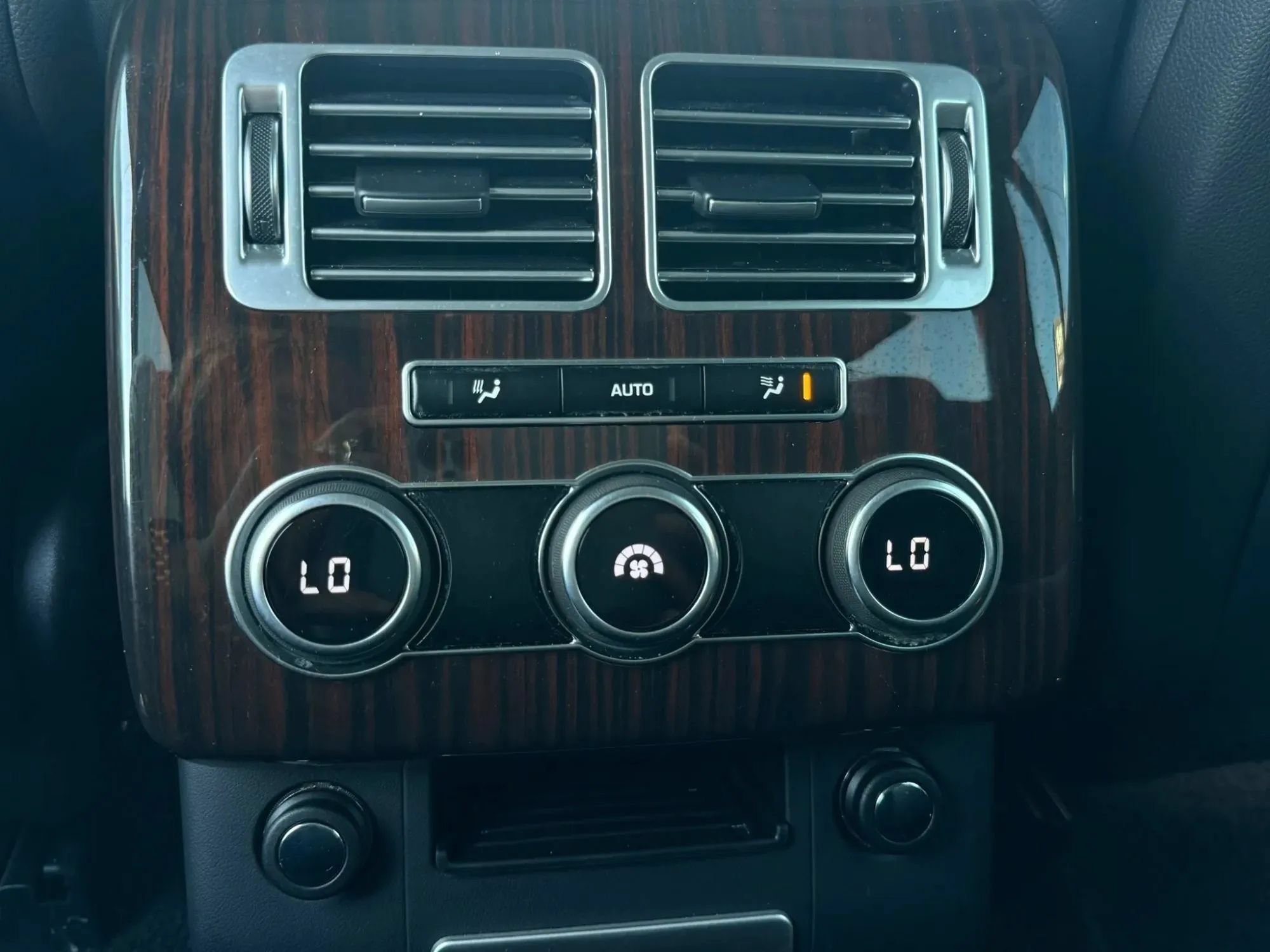 Used 2015 Land Rover Range Rover AWD/4WD image 42
