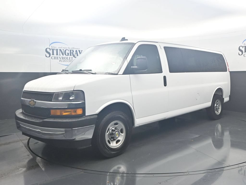 Used 2025 Chevrolet Express 3500 LT w/ LT Preferred Equipment Group RWD image 3